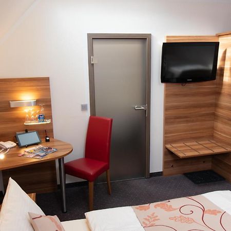 Burgschaenke, Hotel & Restaurant - E-Mobilitaet Ladestationen Fuer Elektroautos Burgthann Extérieur photo